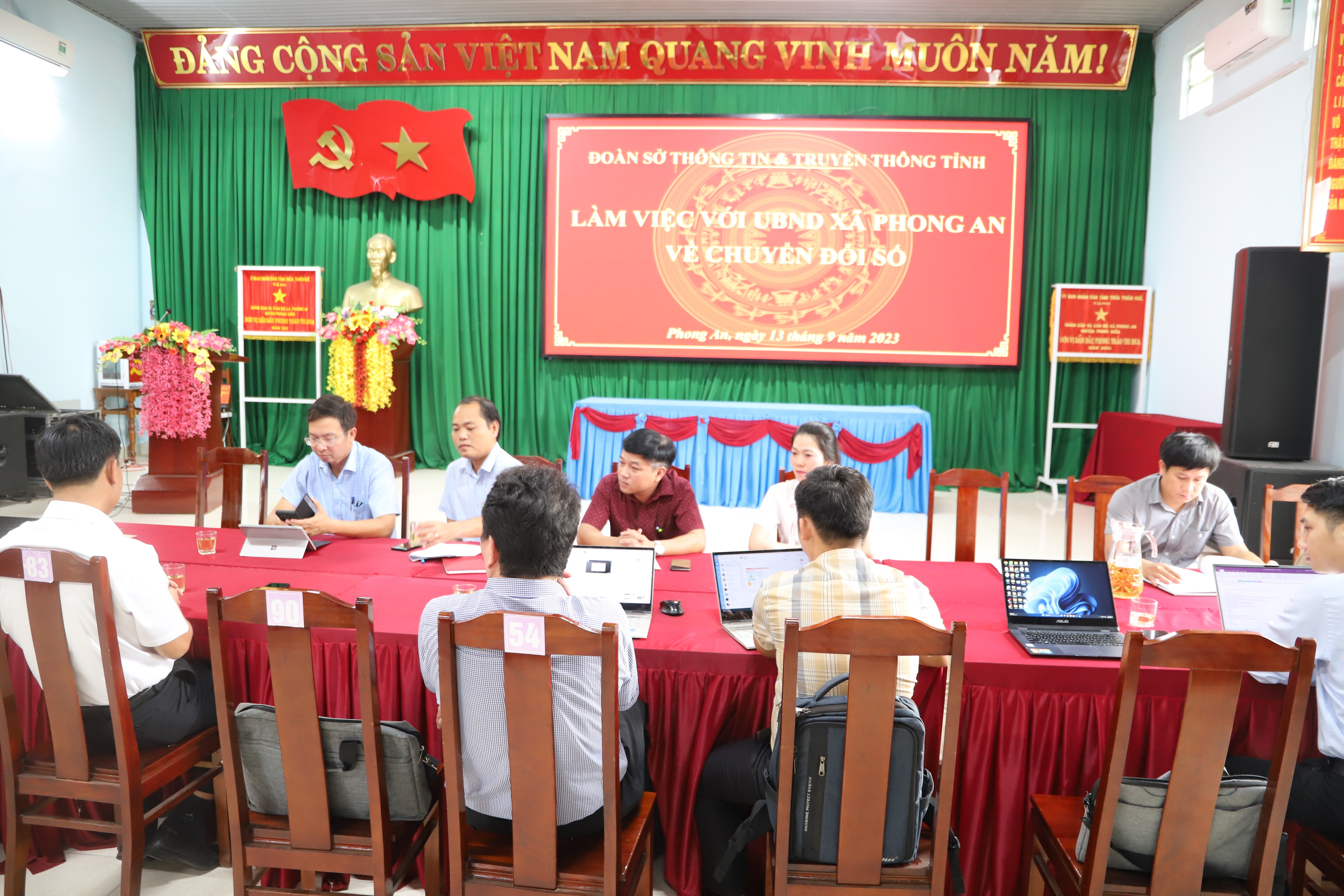 Sở Thông tin và Truyền thông đánh giá kiểm tra mô hình chuyển đổi số tại xã Phong An, huyện Phong Điền
